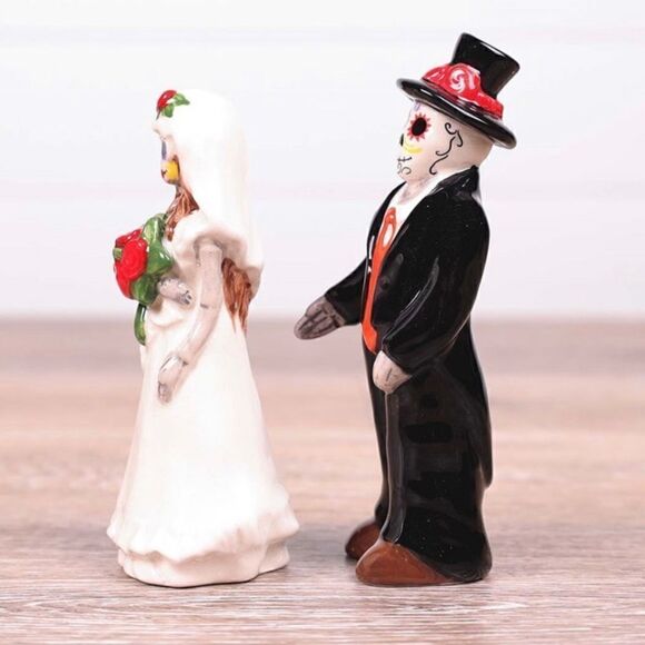 Sugar Skull Wedding Couple Salt and Pepper Set - Picture 2 of 3